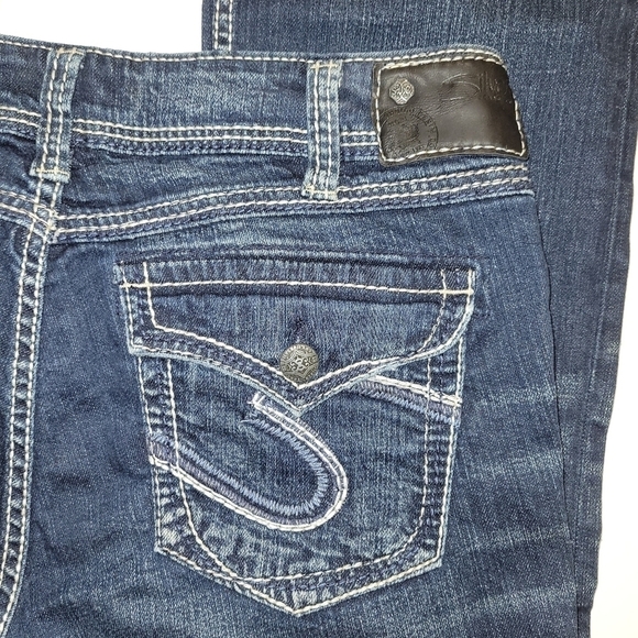 Silver Jeans Suki Flap pocket 17" flare leg medium wash distressed jeans - Picture 6 of 10